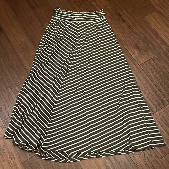 Dresses & Skirts - Maxi skirt M